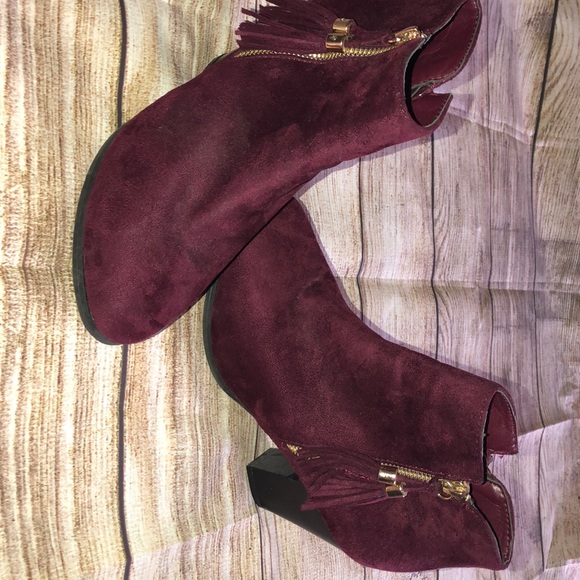 TOP Moda Shoes - Purple booties with tassel